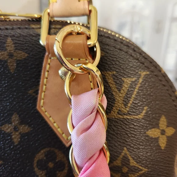 BEAUTIFUL Bow Key Fob Key Ring - Picture 5 of 12